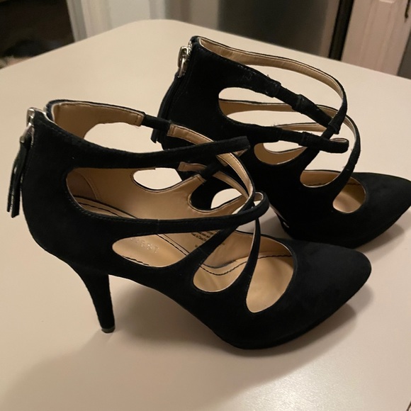 Nine West cut out heels in black size 6 - Picture 1 of 4